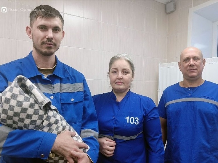 Новоуренгойские фельдшеры приняли роды в машине скорой помощи