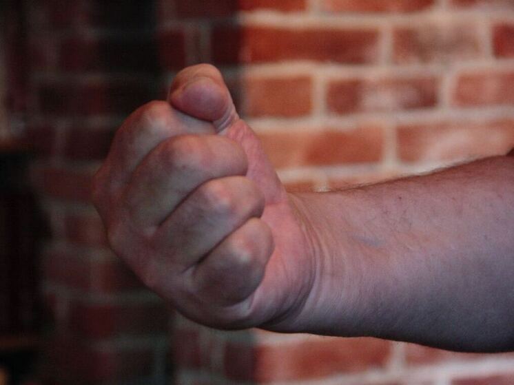 Петербуржец жестоко избил мужчину ночью на улице Печатника Григорьева