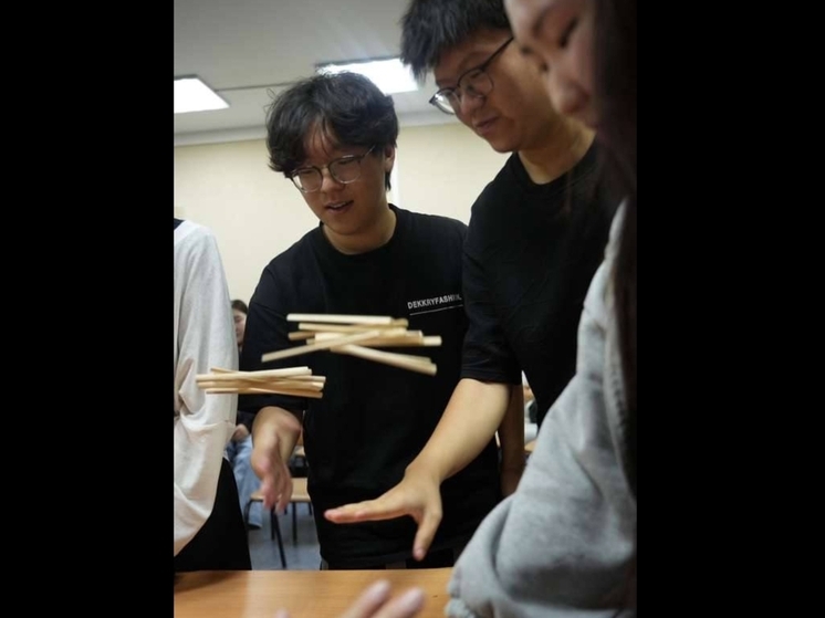 Молодежь и дети: Мастер-класс по национальным настольным играм прошел в честь Дня флага Якутии