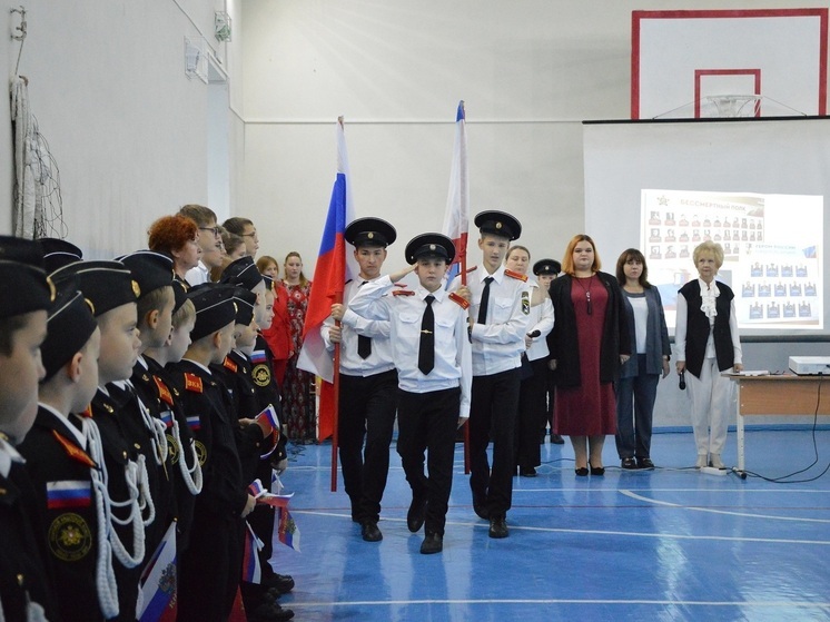 Значимо и патриотично в МБОУ «Ялтинская средняя школа №6» состоялась торжественная общешкольная линейка, посвященная проекту «Герои России – гордость Крыма»