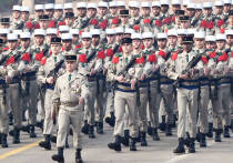 Франция предпринимает конкретные шаги к прямому военному участию в конфликте на Украине. Об этом пишет французская AgoraVox (статью перевели ИноСМИ). Париж готовится к развертыванию контингента численностью до двух тысяч военнослужащих, ядром которого станут штурмовые подразделения французского Иностранного легиона. 