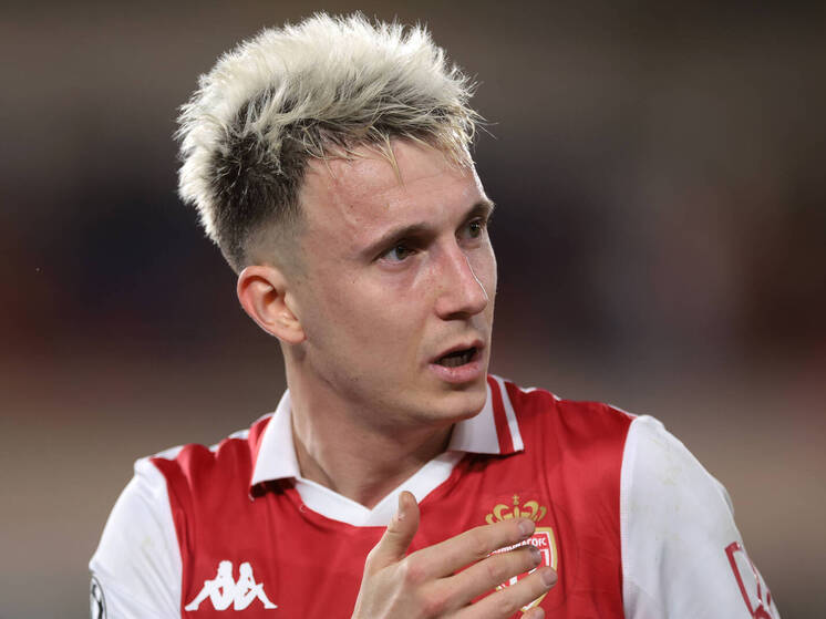 Александр Головин вновь напомнил о себе яркой игрой. Российский полузащитник 29 октября вышел на замену в матче 10-го тура чемпионата Франции против «Нанта» и за 21 минуту основного времени успел оформить дубль, принеся «Монако» победу со счётом 5:3. Это были первые голы 29-летнего хавбека в текущем сезоне Лиги 1 и первые с января — после 11 матчей без результативных действий, отмеченных чередой мелких травм и неудач.