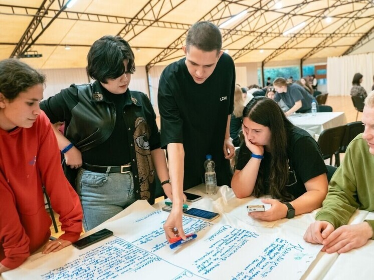 Юноши и девушки из Донбасса и Новороссии прошли образовательный интенсив в Крыму