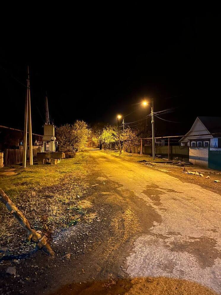 В поселке Базарный ДНР восстановлено уличное освещение, разрушенное в результате боевых действий