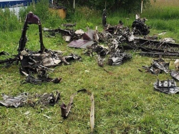 Вероятную причину крушения самолета ЯК-18Т под Коломной в июне этого года, в которой погибли четыре человека, установили специалисты Межгосударственного авиационного комитета (МАК). В том числе они проанализировали видео, отправленное по мессенджеру во время полета одним из пассажиров своим знакомым