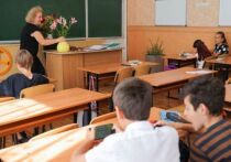   Если школа должна быть кузницей будущих элит, то в Киеве, кажется, из этой кузницы выходят с весьма необычными "знаниями"