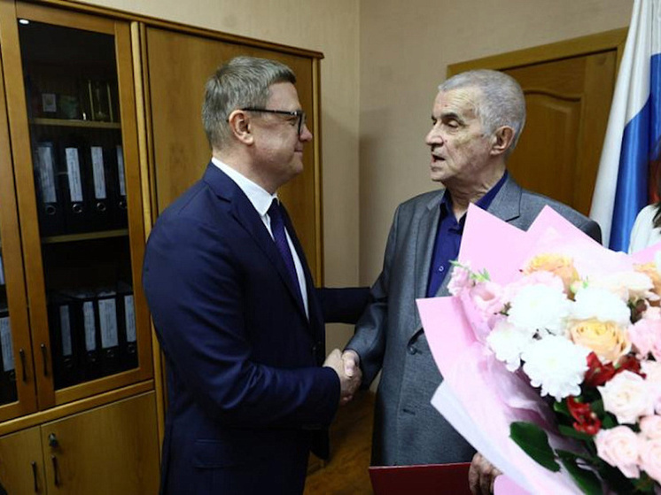 Директор челябинского лицея №31 стал почетным гражданином области