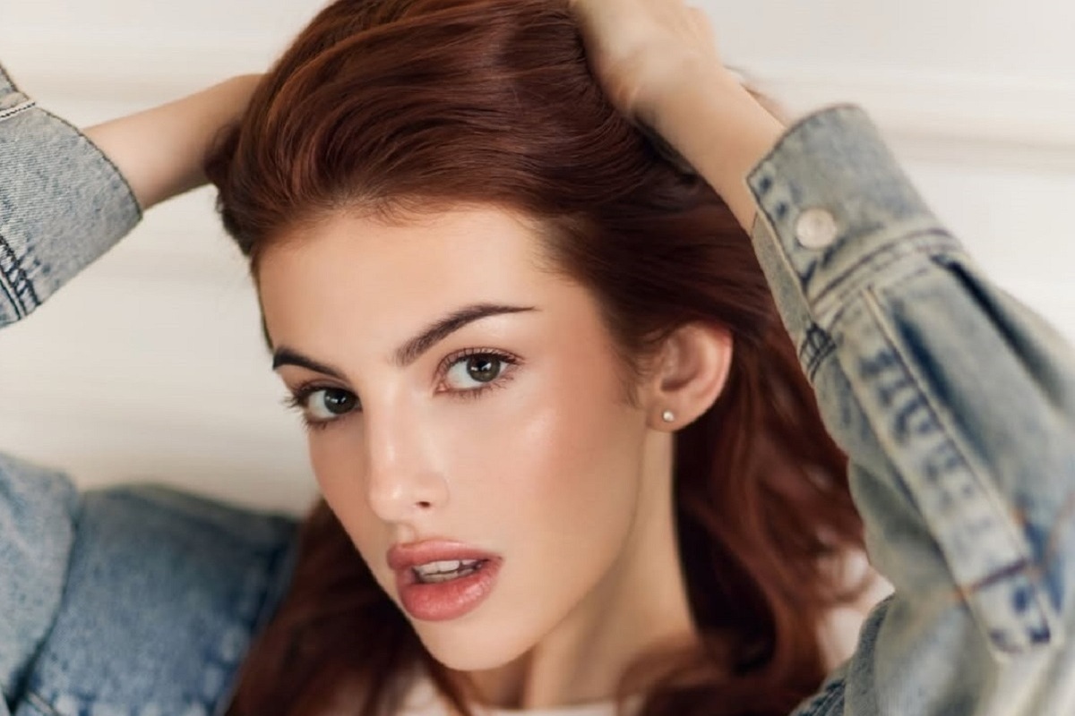 Фотосессии гимнастки становятся все более чувственными