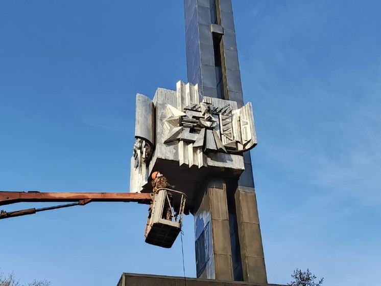 Работы по обновлению стелы в Новокузнецке выполнены на 80 процентов