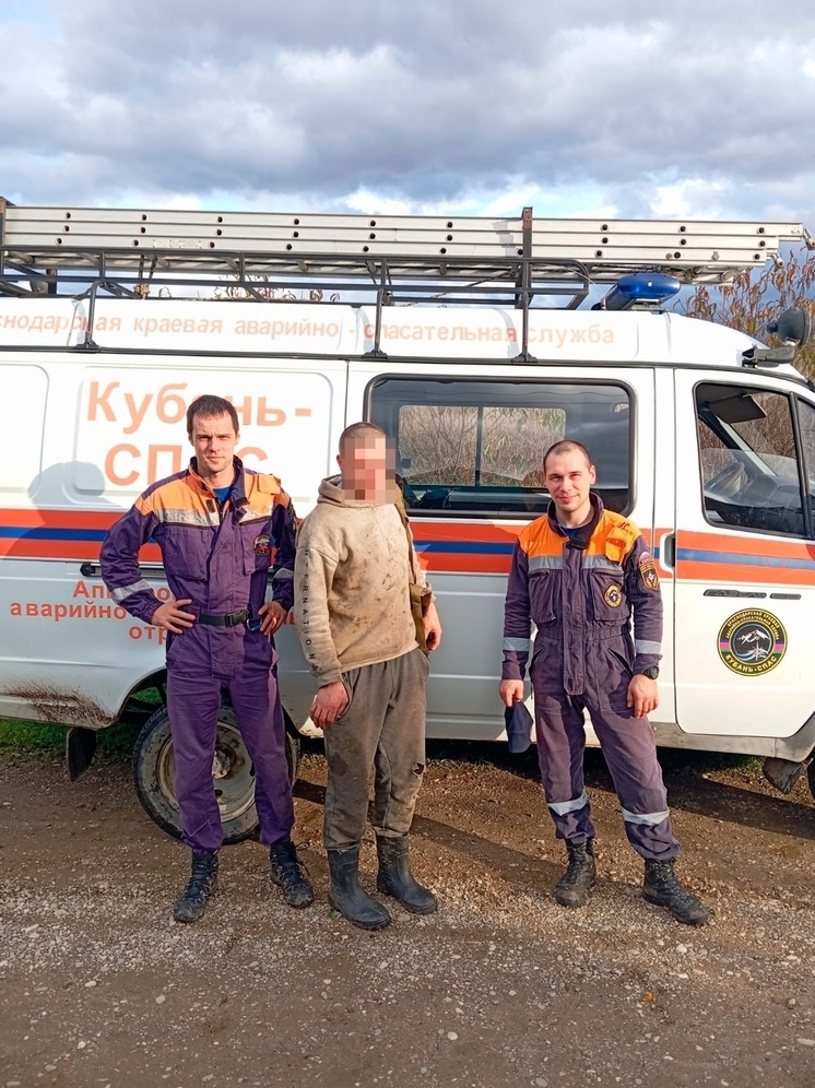 Спасатели Кубани помогли мужчине, заблудившемуся в лесу во время прогулки