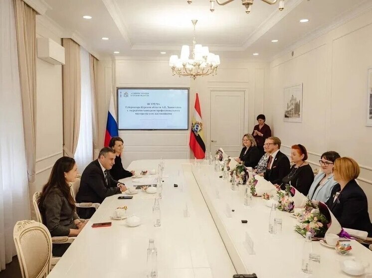 Губернатор Курской области Александр Хинштейн встретился с курскими педагогами
