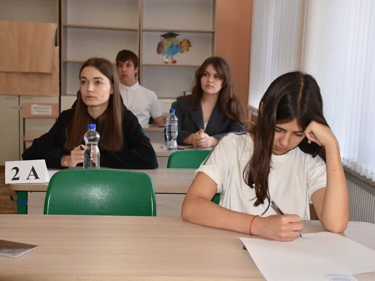 В школах ЛНР прошел пробный единый государственный экзамен