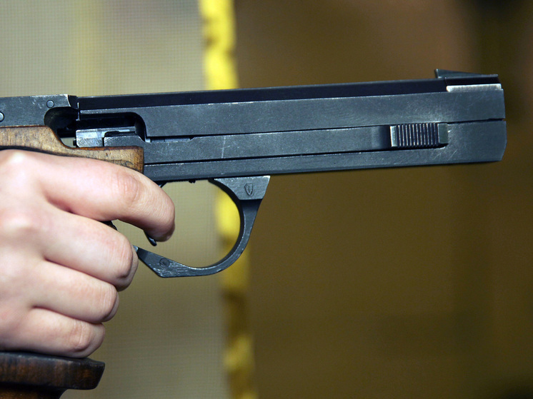 Трое подростков получили травмы при стрельбе в колледже