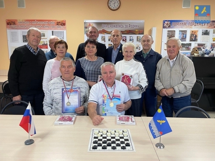 Ветераны Кингисеппа отметили День рождения комсомола шашечным турниром