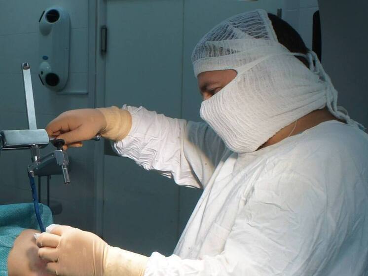 Операция на грани: врачи Пыть‑Яха спасли жизнь пострадавшему в ДТП