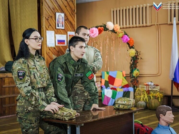 Запорожская молодежь из Мелитополя осваивает навыки тактической медицины и огневого дела