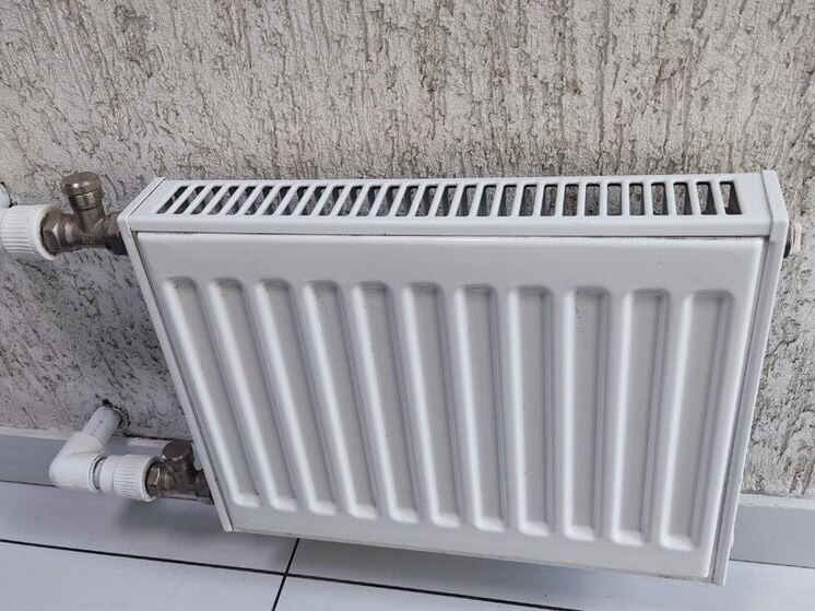 Объем коммунальных платежей и комфортная температура в жилье напрямую зависят от баланса между поступающим от батарей теплом и его потерями