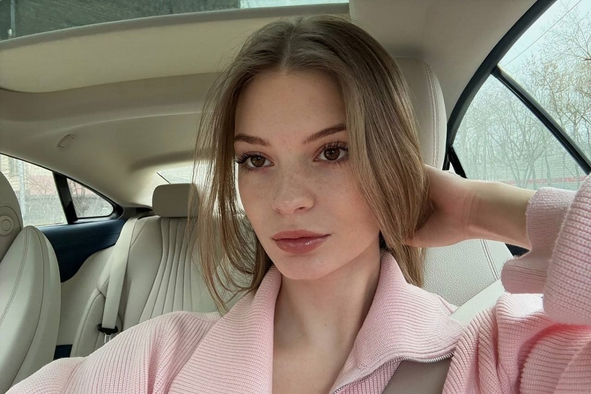 Фигуристка послала воздушный поцелуй