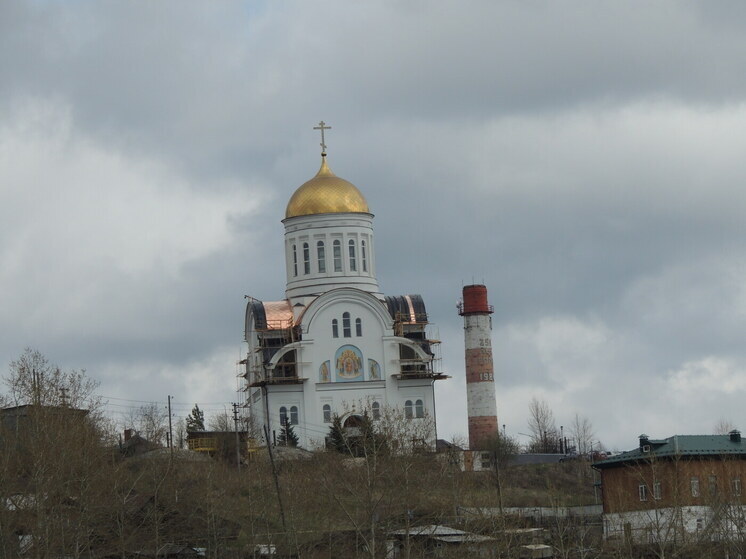 Сотни людей пришли на прощание с девочками, которых задавил пьяный ревдинец