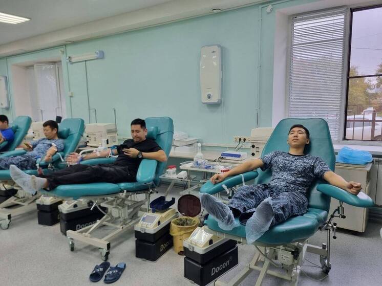 Приставы Калмыкии участвуют в донорском движении