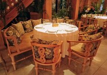 Осень в Пензе для многих компаний и организаций это сигнал к началу активной подготовки к главному празднику уходящего года — новогоднему корпоративу. Уже сейчас городские рестораны, банкетные залы и даже нестандартные площадки начинают заполнять свои календари бронями. А значит, самое время задуматься о выборе места для торжества.