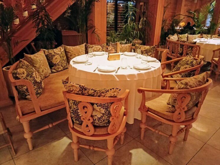 Готовимся к новогодним корпоративам: где и как отметить Новый год с коллегами