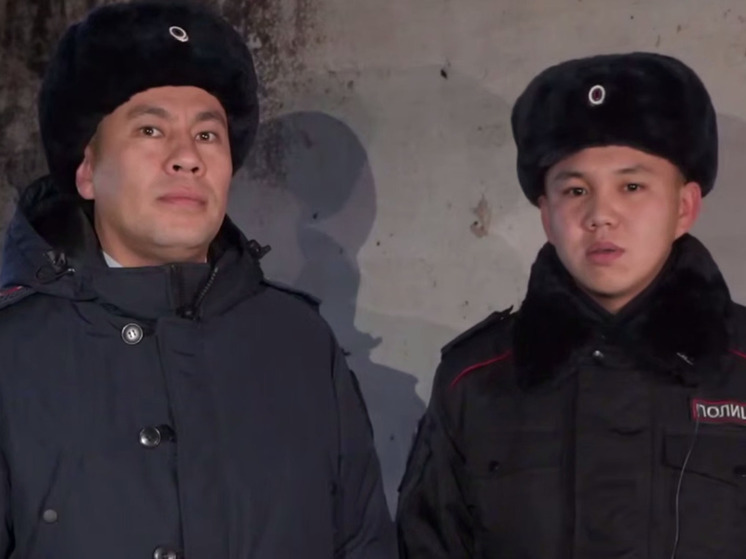 Полицейские в Бурятии спасли из горящего дома отравившегося угарным газом мужчину