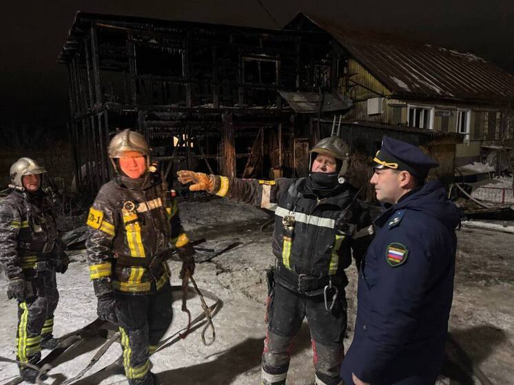 Прокуратура разбирается в пожаре в доме многодетных семей в Салехарде