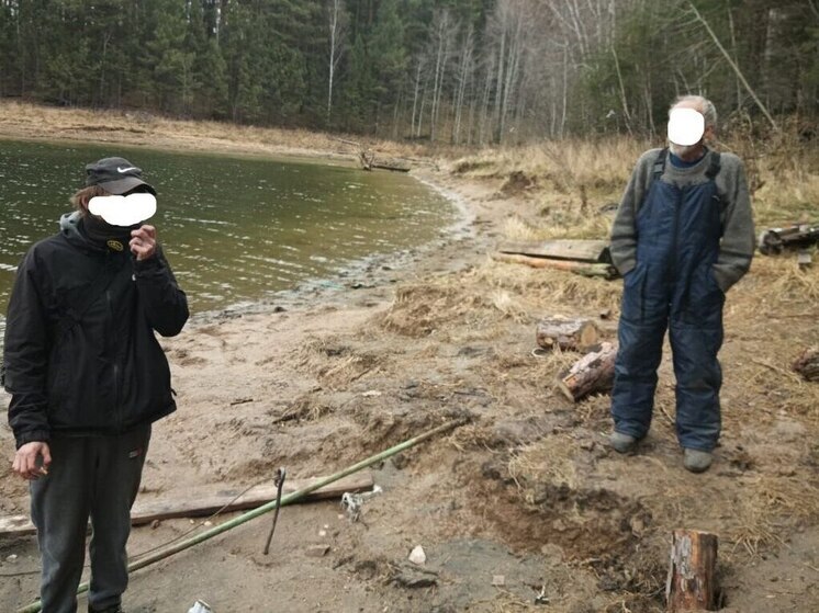 Спасатели эвакуировали рыбаков с неисправной лодки на Красноярском водохранилище