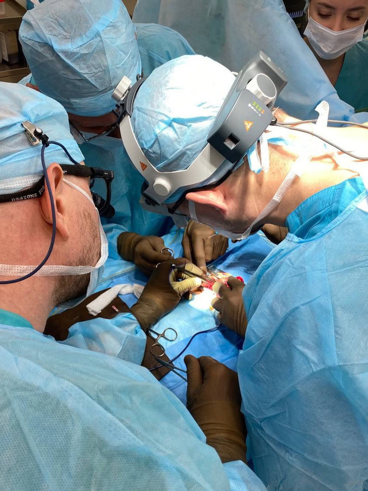 Врачи из Кемерово совершили редкую хирургическую процедуру, первую за полвека, благодаря которой была спасена жизнь младенца