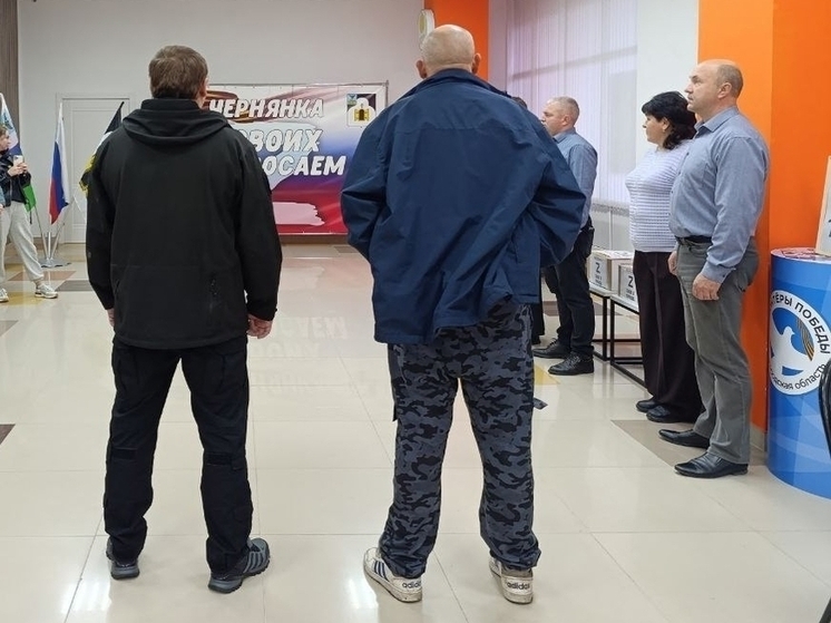 Два жителя Чернянского района отправились служить по контракту