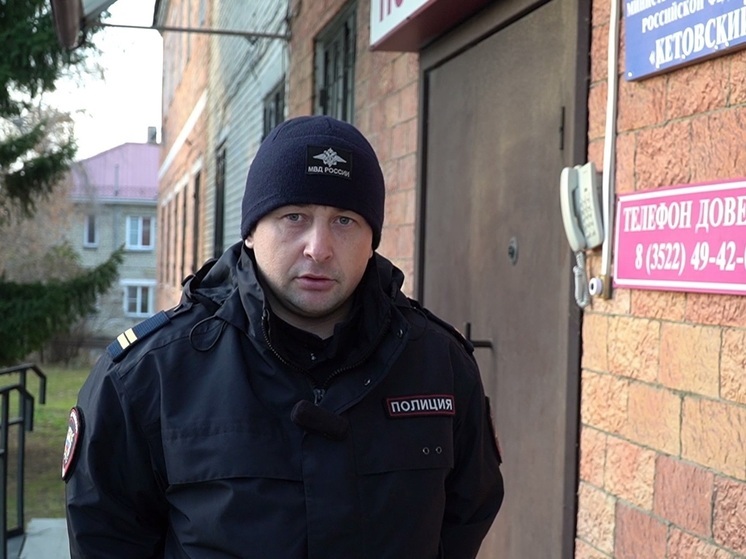 В Зауралье полицейский спас 10-летнего мальчика, увязшего в обледеневшем болоте