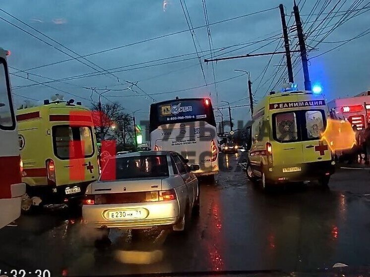 Четыре человека погибли в массовом ДТП с трамваем и автобусами в Туле