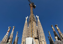 Знаменитый собор Святого Семейства в Барселоне становится самой высокой церковью в мире на четыре фута выше и продолжает расти