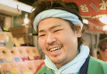 Как показали предыдущие исследования, более счастливые люди более успешны в карьере, имеют более полноценные отношения и живут дольше и здоровее