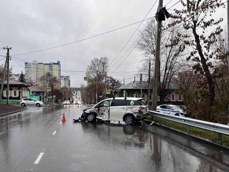 Машина ДПС попала в ДТП в Иркутске