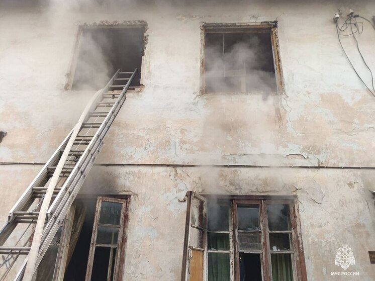 В Донском потушен пожар в заброшенном здании на улице Кирова