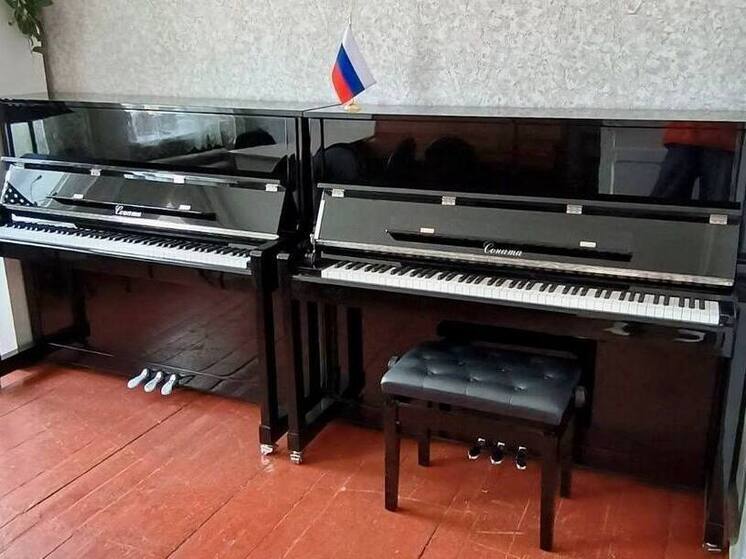 В Новосветловской детской школе искусств появились четыре новых концертных пианино