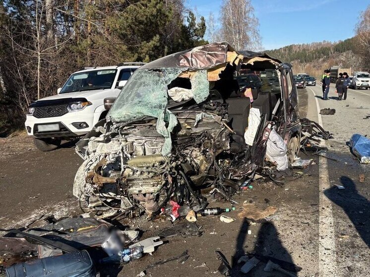 Машины всмятку. В жестком ДТП в Республике Алтай погибла женщина из Омска
