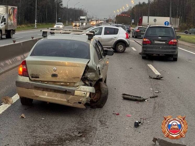 На М-10 в Тверской области столкнулись четыре автомобиля: есть пострадавший