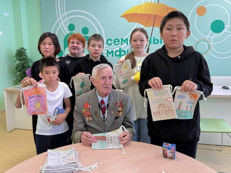 В новоуренгойском центре «Садко» прошла встреча ветерана ВОВ с юными ямальцами