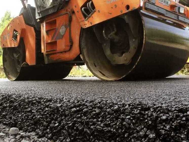 В Иванове начали укладывать асфальт на улице Генерала Хлебникова