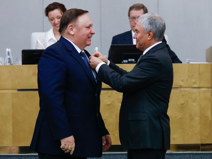 Олег Валенчук награжден Почетным знаком «За заслуги в развитии парламентаризма»