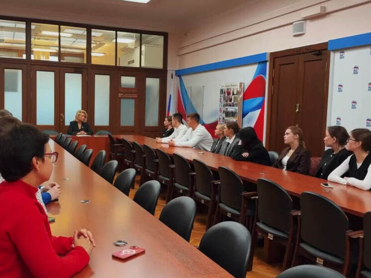 Юные юристы из Чебоксар побывали в ГосДуме по приглашению Аллы Салаевой