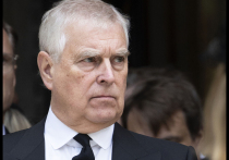 Британский король Карл III в четверг вечером сенсационно лишил Эндрю титула принца и выгнал его из дома, где тот прожил десятилетия