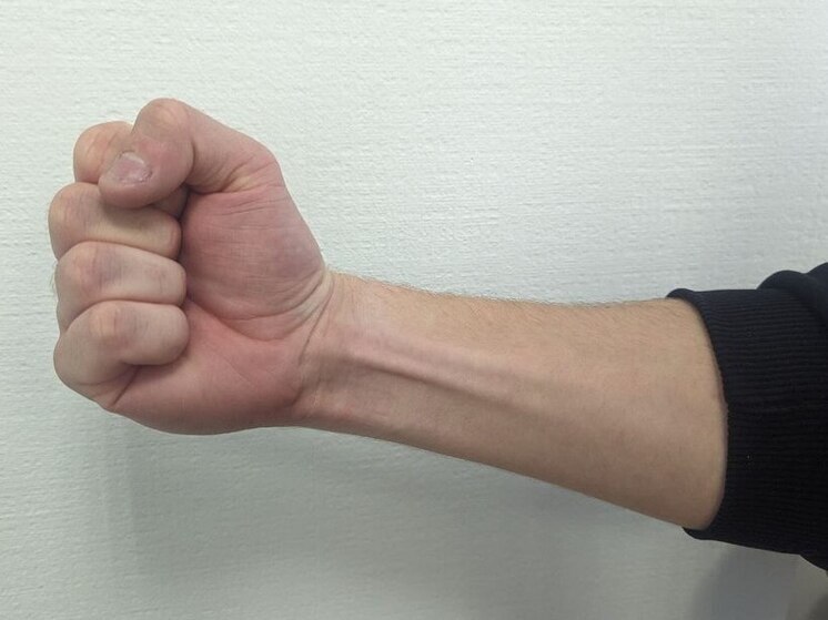 Петербуржца задержали после удара 14-летней девочки на улице