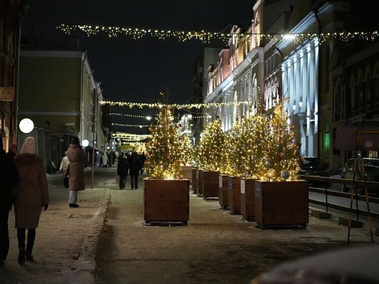Главная туристическая улица в Кирове обретает праздничный облик