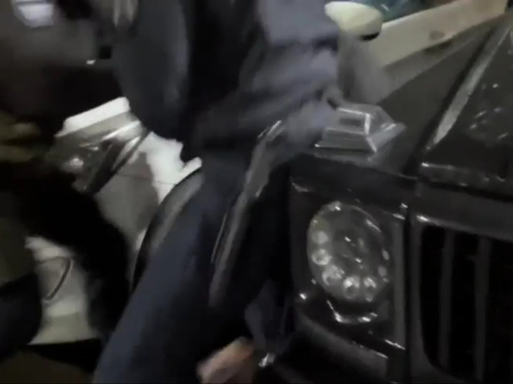 Появилось видео задержания мужчины в Твери, который организовывал незаконную миграцию