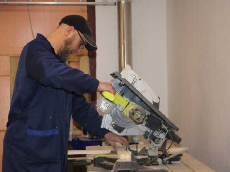 Белгородец открыл столярную мастерскую по соцконтракту