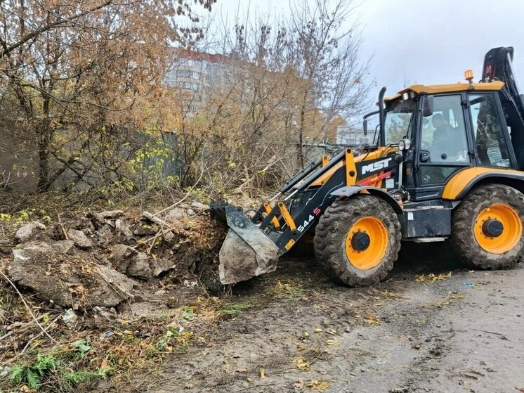 В Курске начали уборку незаконной свалки в Северо-западном микрорайоне